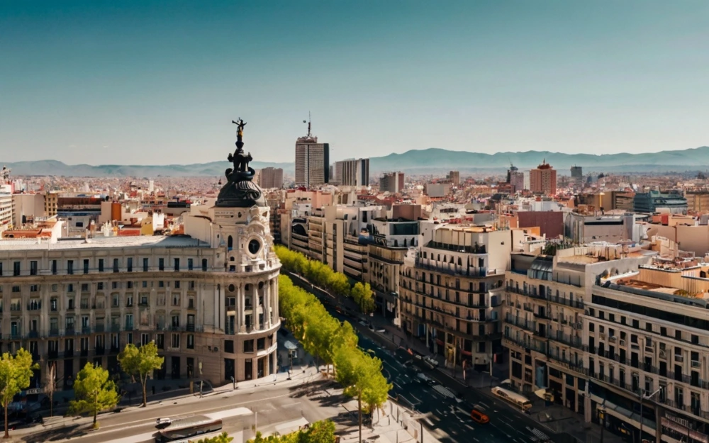 Vistas de la metrópolis de Madrid y el centro de la ciudad, destacando cuánto se paga de plusvalía en propiedades urbanas.