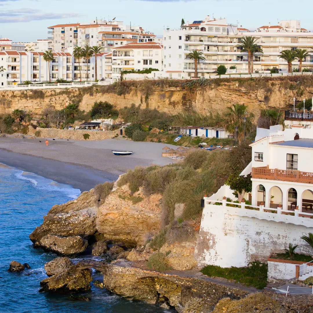 Domy na sprzedaż na Costa del Sol – nieruchomości z widokiem na morze w Hiszpanii