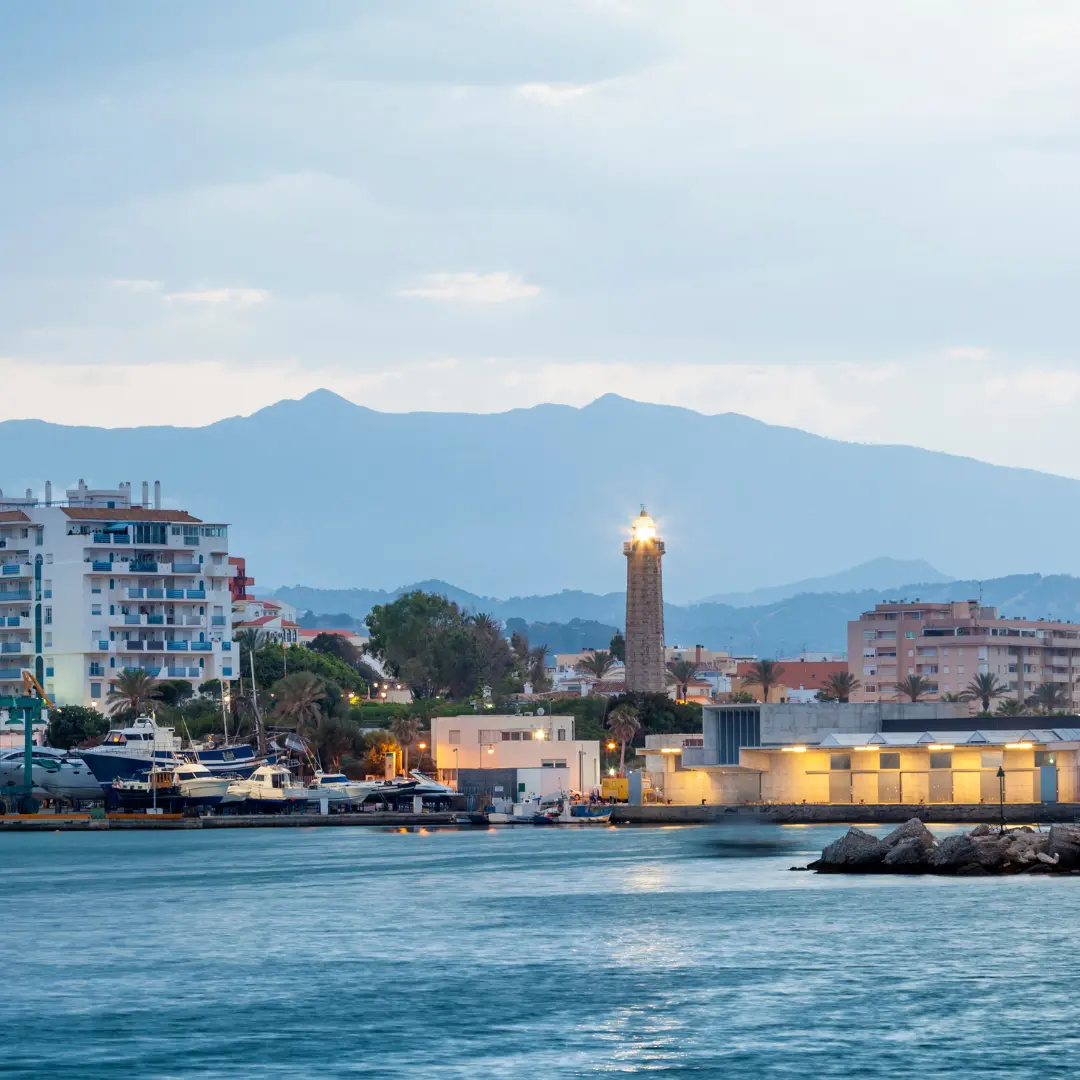 Luksusowe nieruchomości w Esteponie – ekskluzywne apartamenty i wille z widokiem na morze
