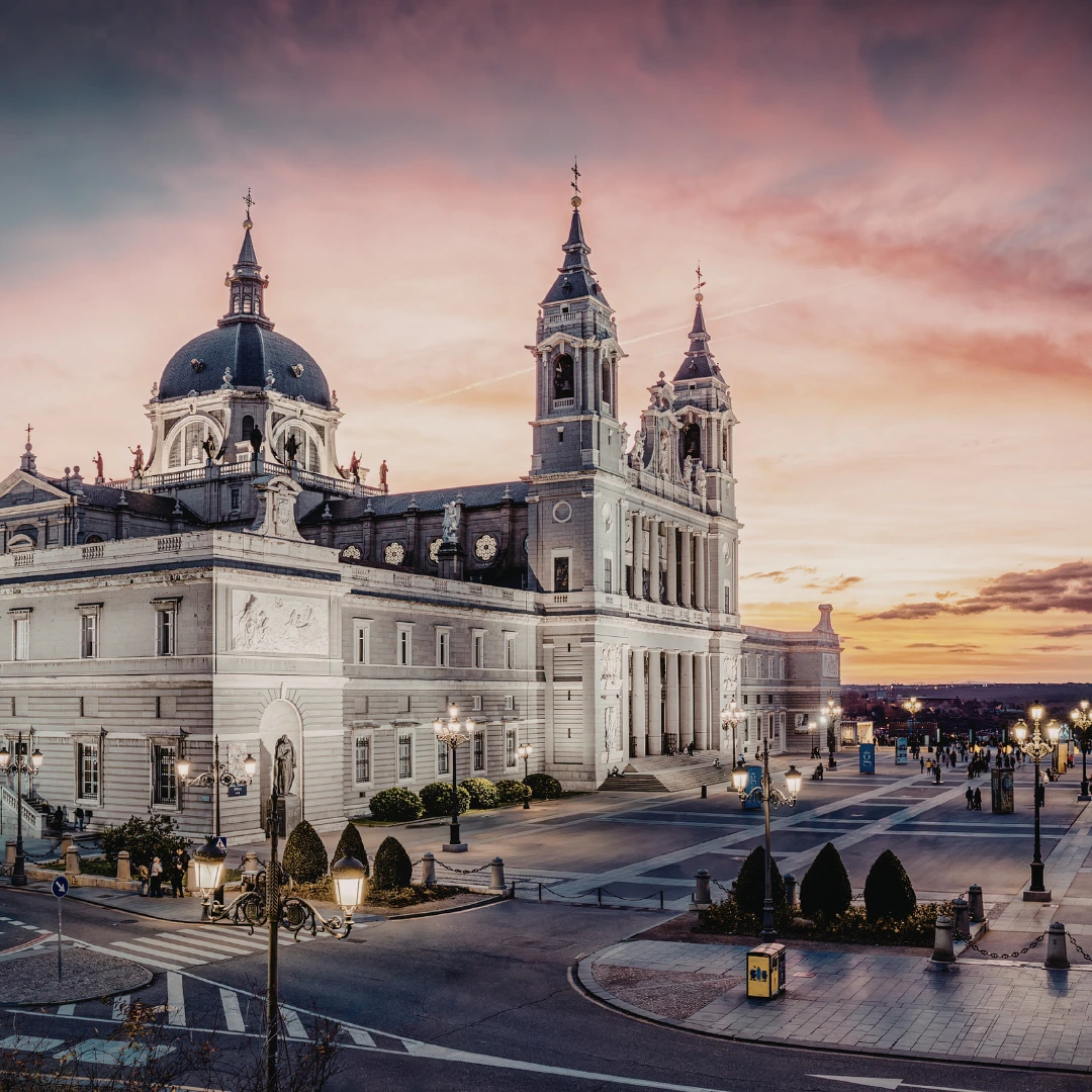 Panorama Madrytu o zachodzie słońca – luksusowe nieruchomości w Madrycie w prestiżowej lokalizacji