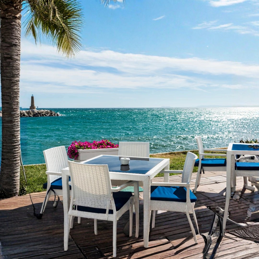 Luksusowa nieruchomość w Marbelli z widokiem na morze – apartament premium przy plaży