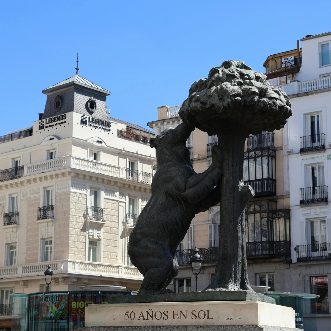 Symbol Madrytu – Puerta del Sol i doradztwo przy zakupie nieruchomości w Madrycie
